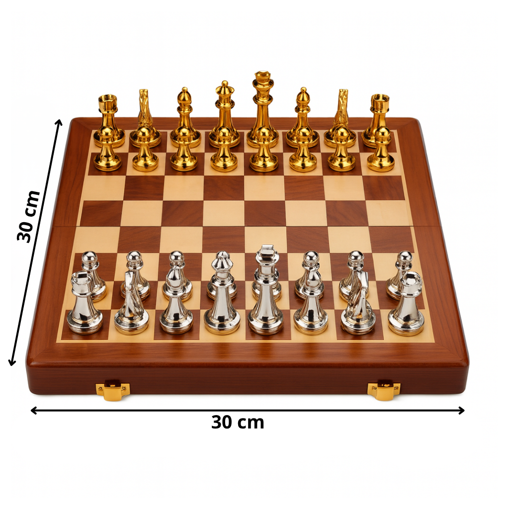 Jeu d’échecs en zinc doré et argenté avec plateau en bois
