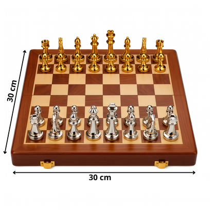 Jeu d’échecs en zinc doré et argenté avec plateau en bois