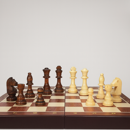 Jeu d’échecs en bois avec plateau pliable et pièces sculptées